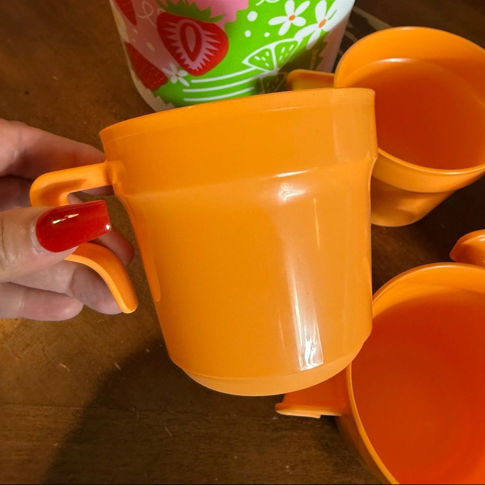 Tupperware Pitcher and Mug Set - Picture 9 of 10
